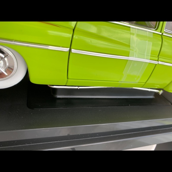 Die Cast Ford Custom Collectable Edsel Ford sig - Picture 10 of 16